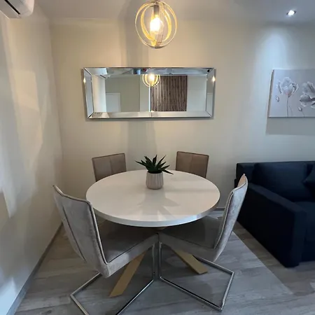 Cvitanovic Apartamento *